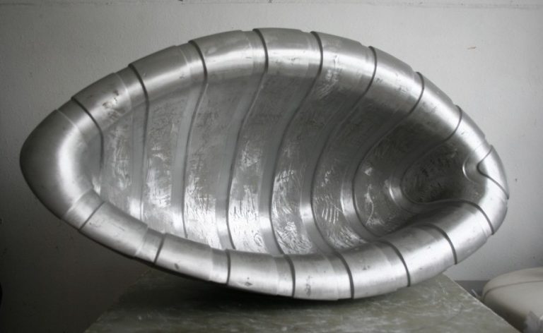 Gliemežvāks, 2009. Alumīnijs. 58X106X42 cm.