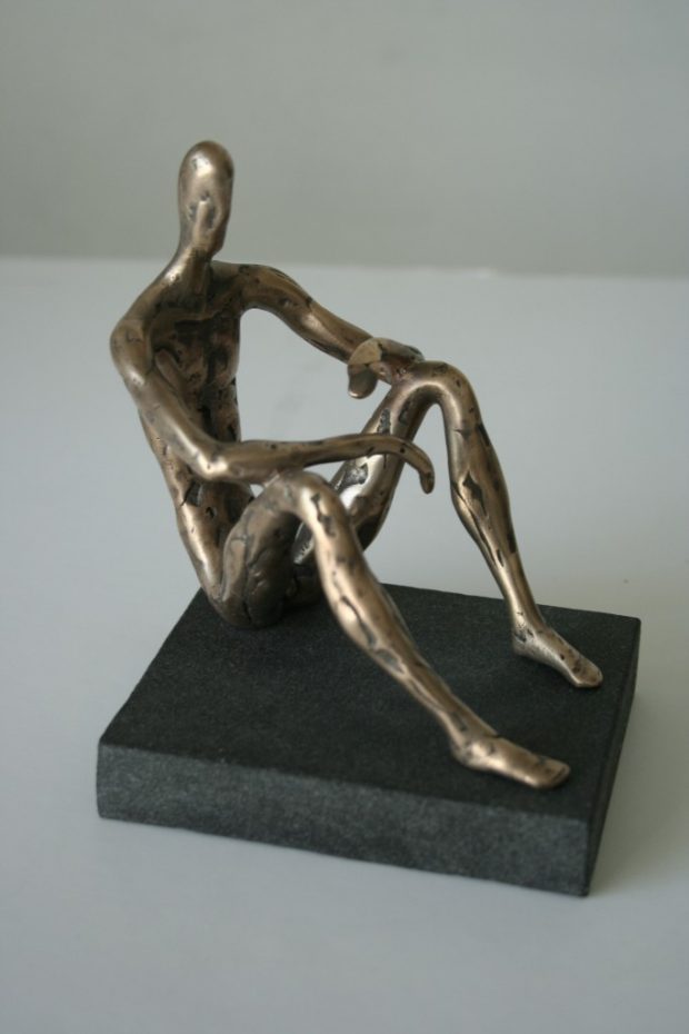 Domātājs, 2008. Bronza, granīts. 13x14x10 cm. Privātkolekcija.