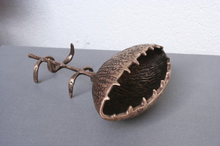 Flower, 2007 Bronze. 25x18x9 cm. Author's private collection.