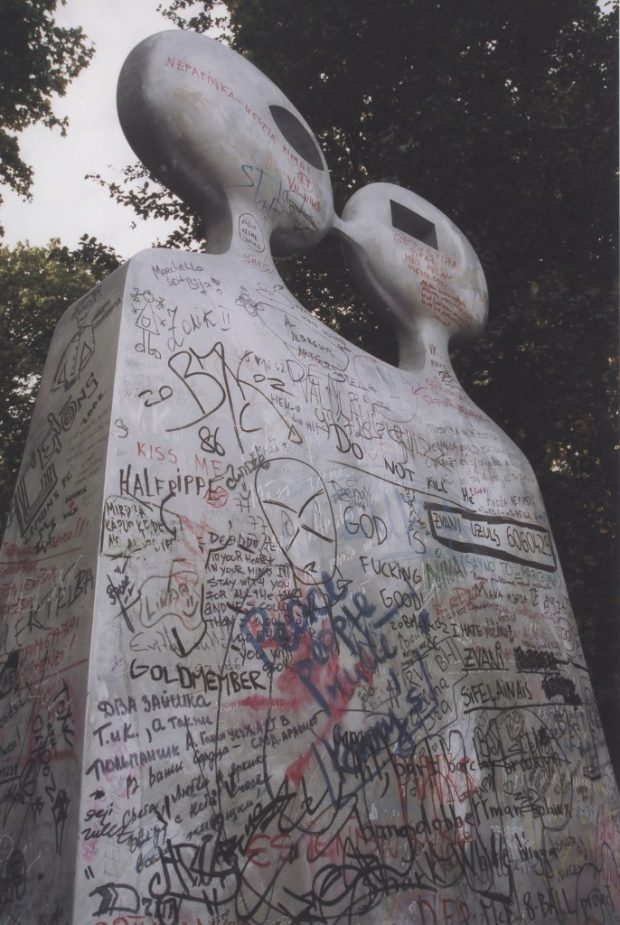 2. posms – 2002. g. novembris. Bastejkalna skvērs, Rīga, Latvija