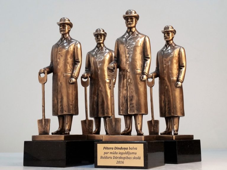 Award Pēteris Dindonis 2016 24x8x7,5 cm. Bronze, granite.